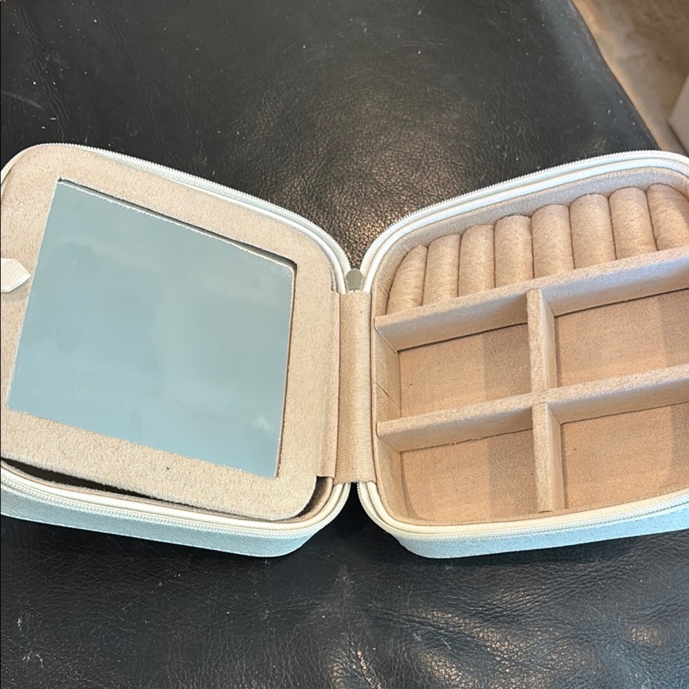 Elegant Jewelry Organizer Case - Cream